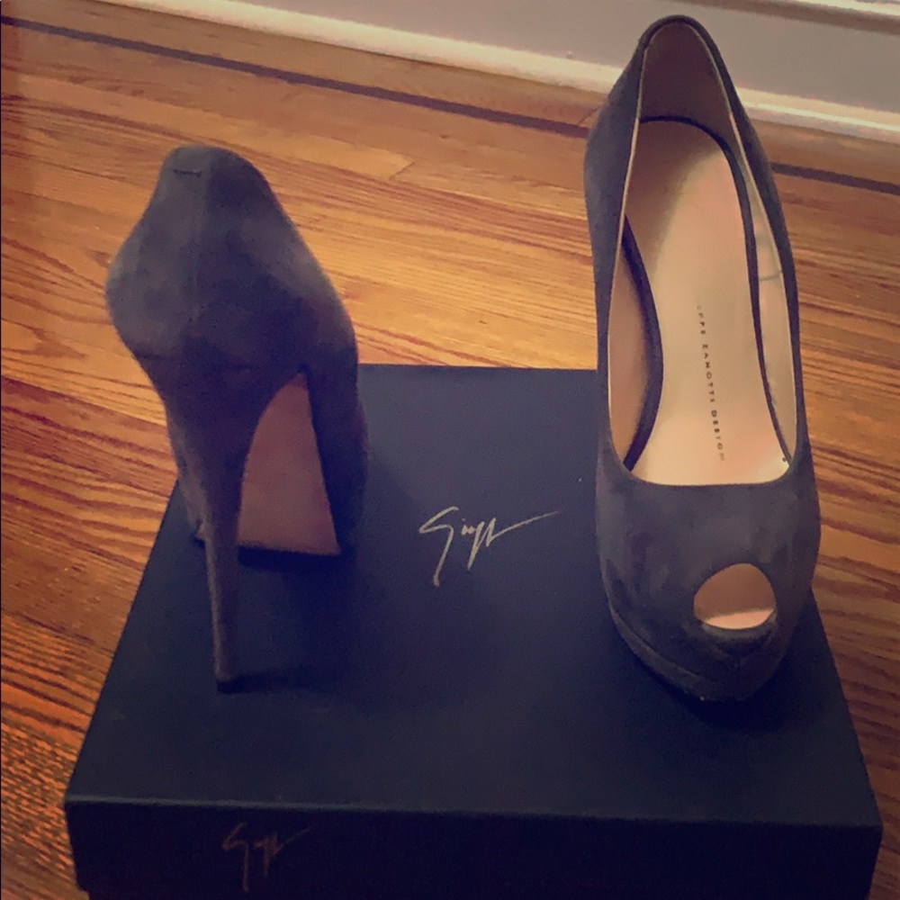 Giusseppe Pumps